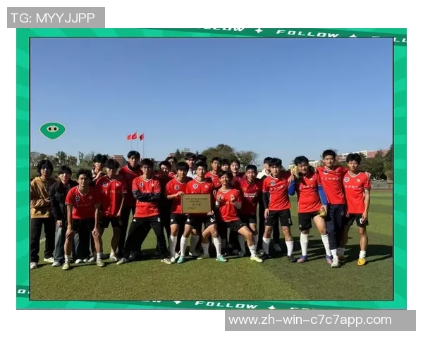 足球露脸的精彩瞬间展现了运动魅力与团队精神的完美结合